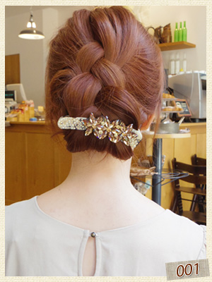 マーブル模様の大人可愛いヘアクリップ。つけるだけでヘア