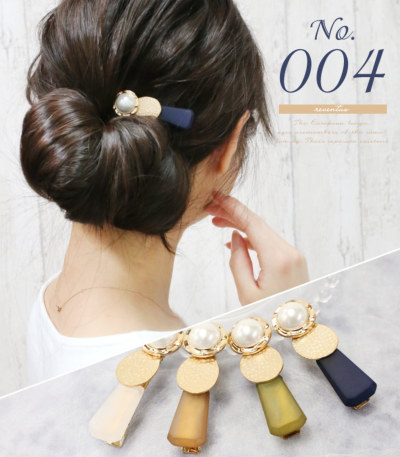 透かしストーンの、個性派ヘアクリップ<br>